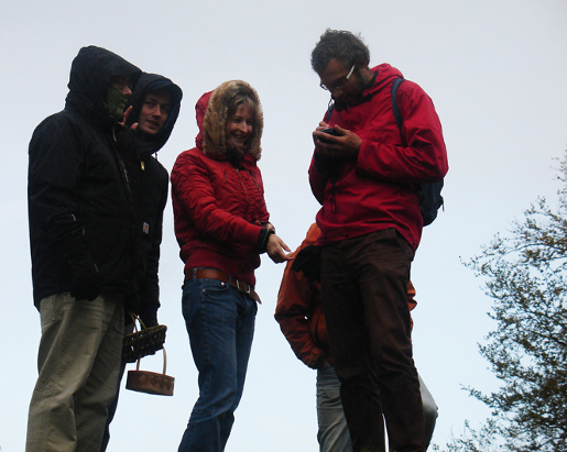 Getting the coordinates for ‘Ormakroken’. From left to right: Felix Ahlner, Konrad Rybka, Juliette Huber, Love Eriksen.